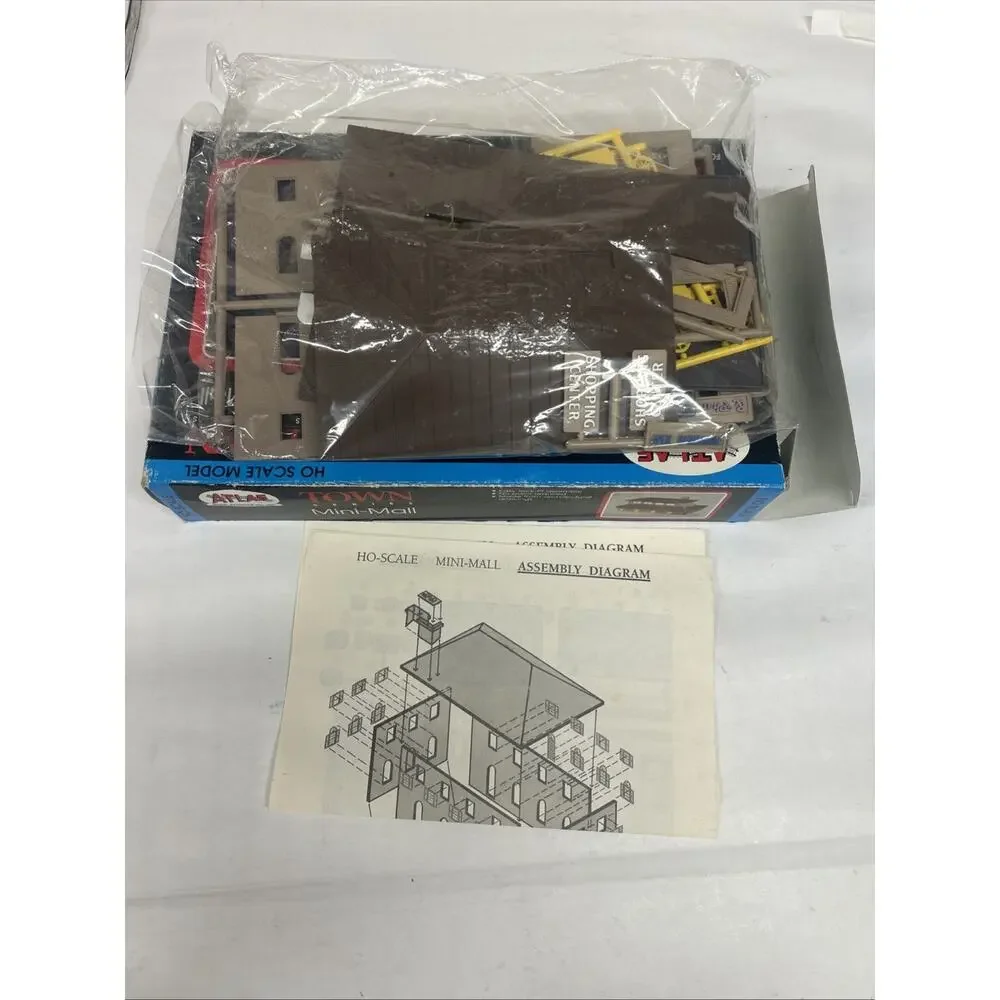 Atlas HO Scale 610 Town Series Mini Mall - Shopping Center Building Kit - NEW